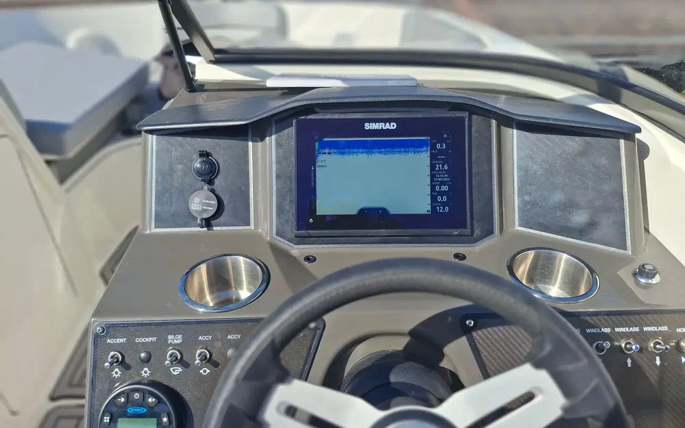 slider 3 Bayliner VR5 OB