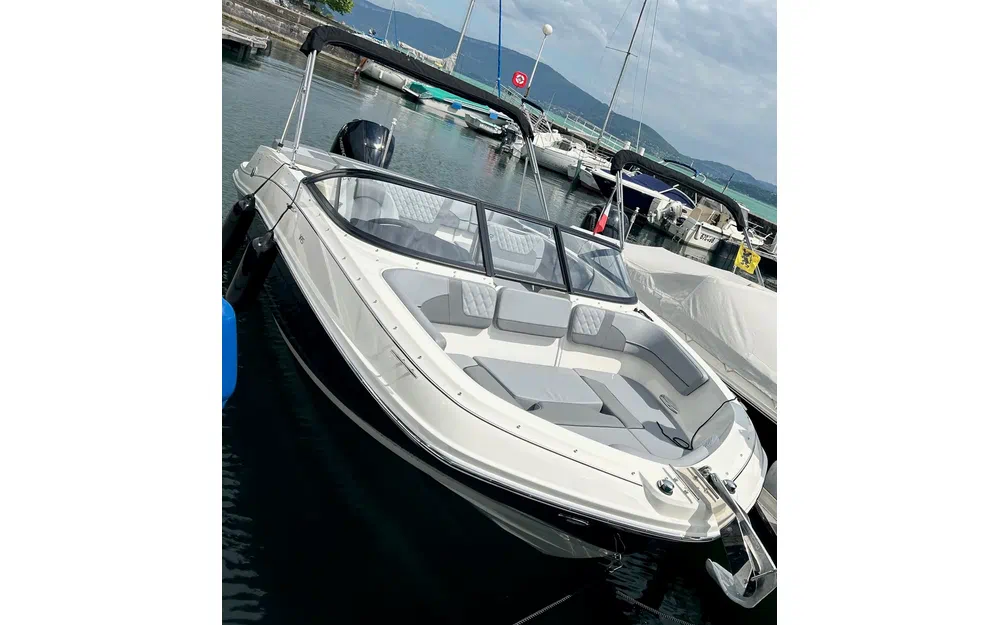 slider 0 Bayliner VR5 OB