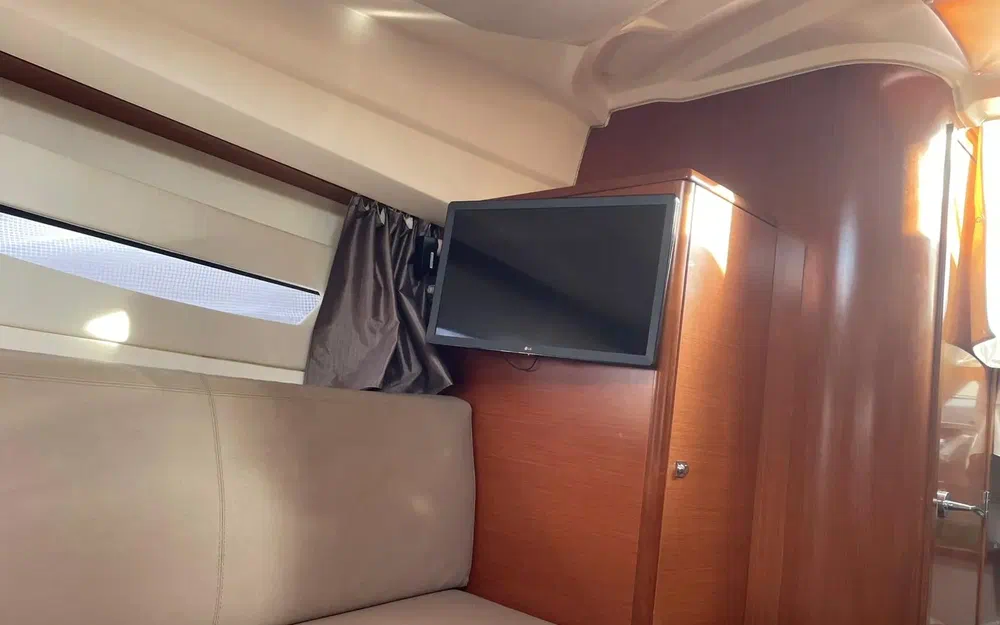 slider 9 Jeanneau Leader 8