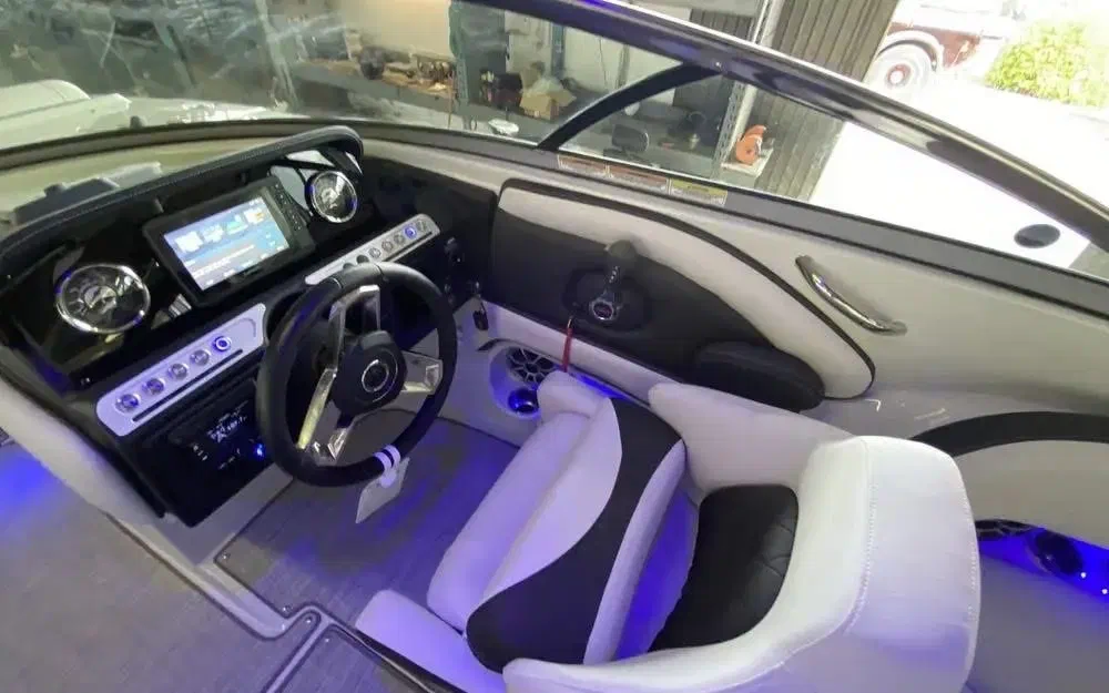 slider 7 Crownline 255 SS