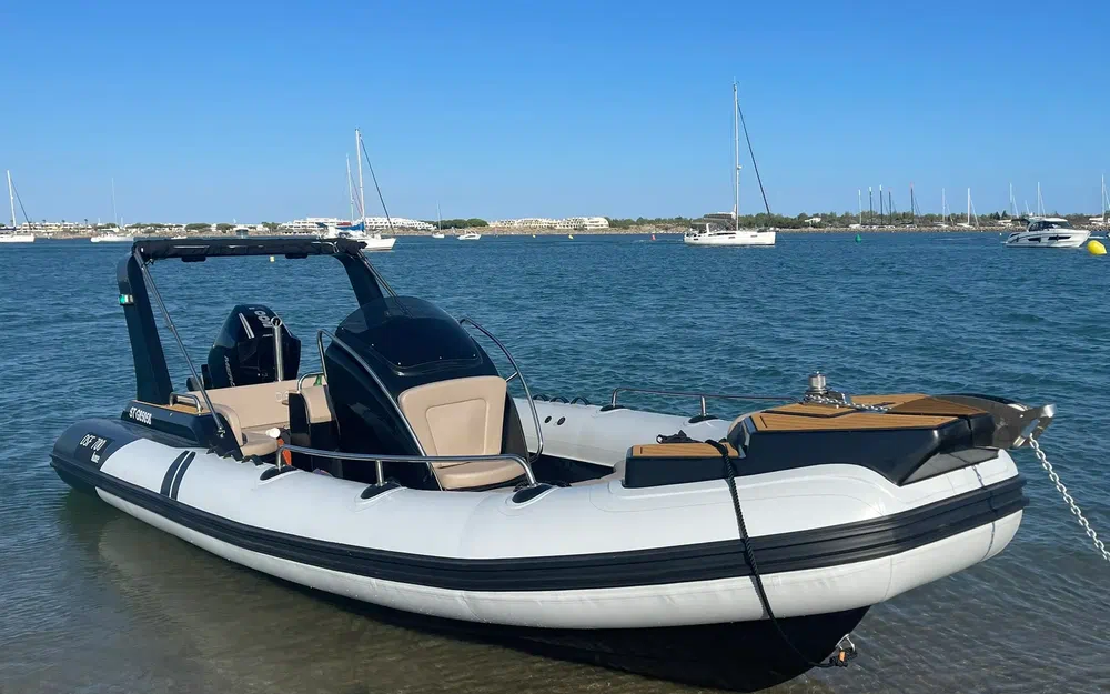 slider 0 Bateau Semi rigide DSF 700