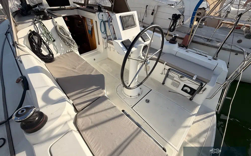 slider 16 Jeanneau Sun Odyssey 319