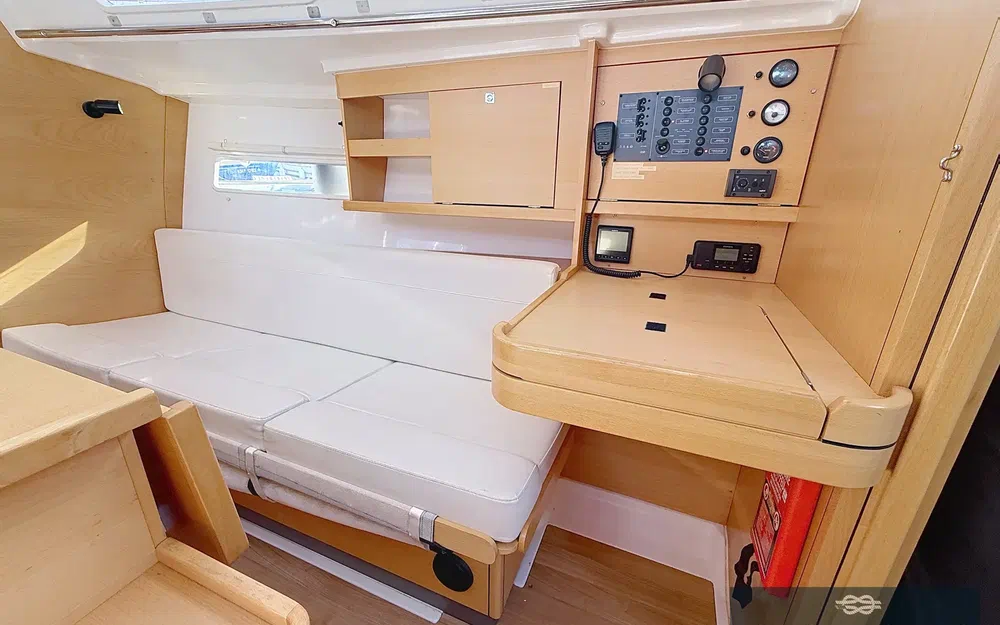 slider 7 Jeanneau Sun Odyssey 319
