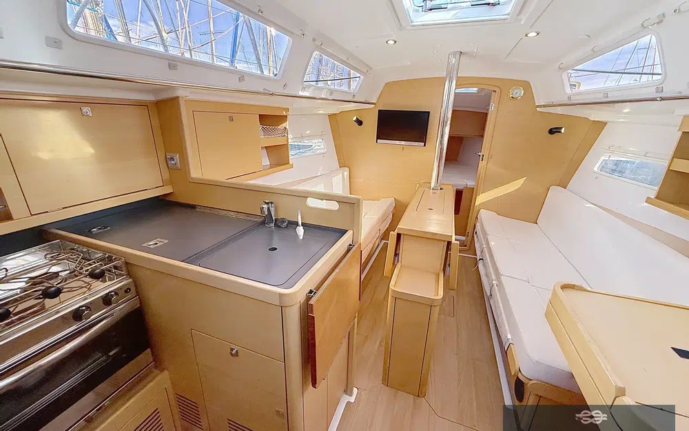 slider 8 Jeanneau Sun Odyssey 319