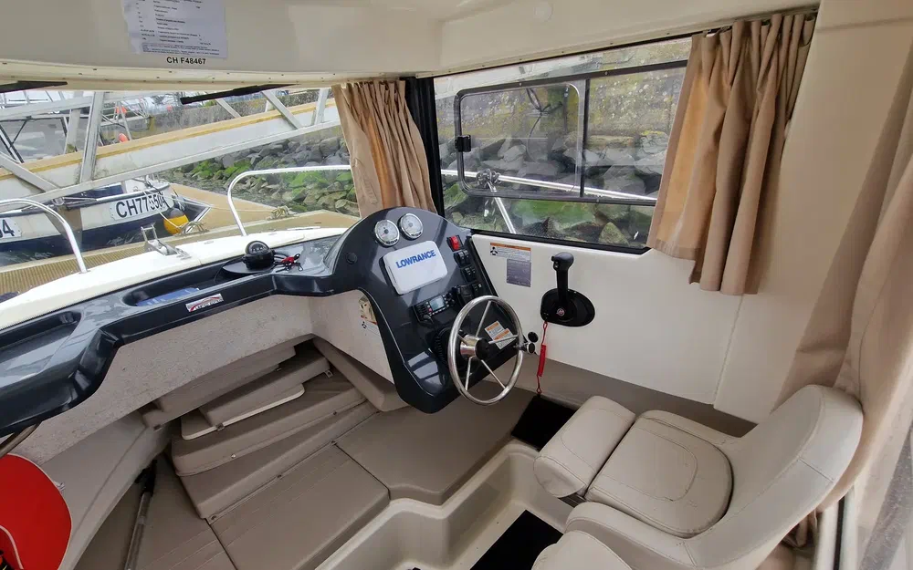 slider 11 Quicksilver Activ 605 Pilothouse