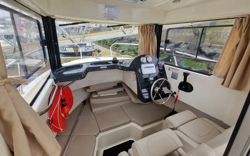 slider 2 Quicksilver Activ 605 Pilothouse