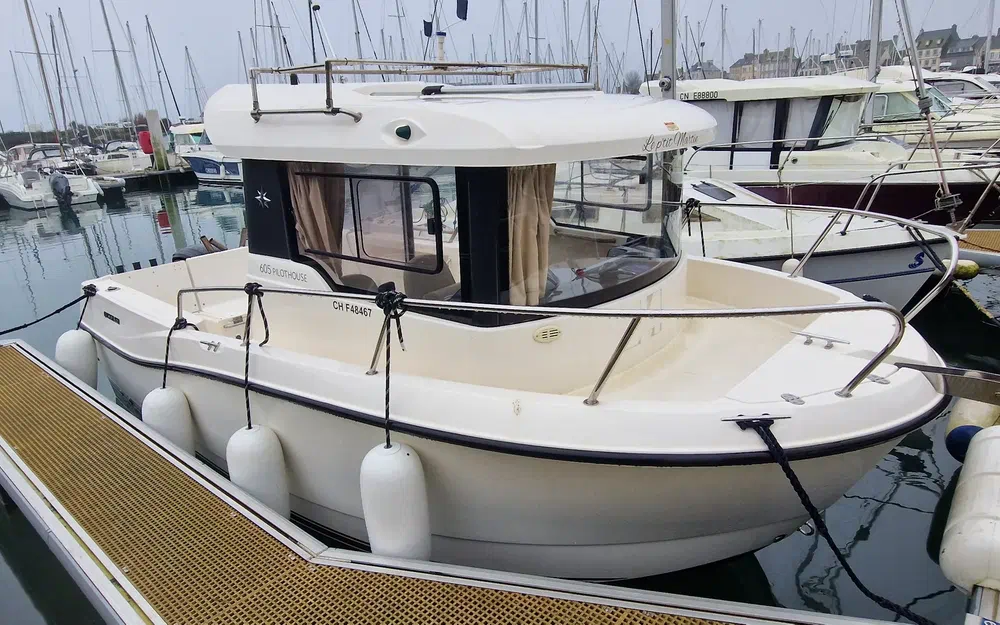slider 4 Quicksilver Activ 605 Pilothouse