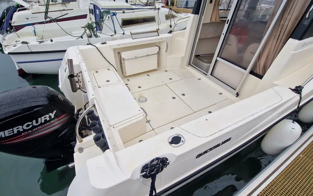 slider 7 Quicksilver Activ 605 Pilothouse