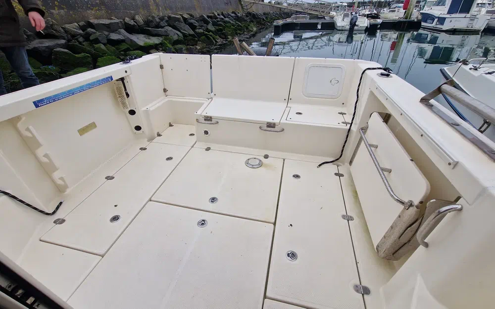 slider 8 Quicksilver Activ 605 Pilothouse