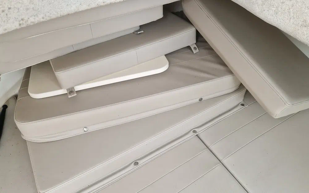 slider 9 Quicksilver Activ 605 Pilothouse