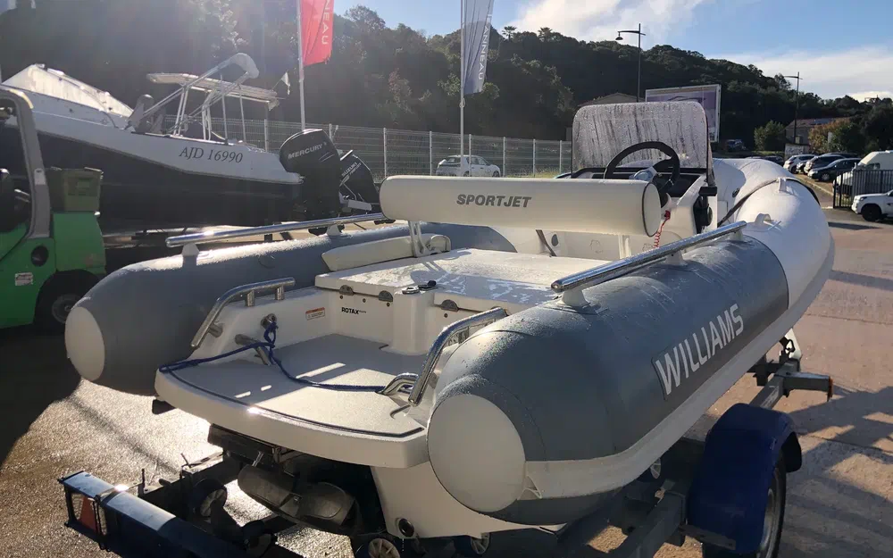 slider 10 Williams Performance Tenders Sportjet 400
