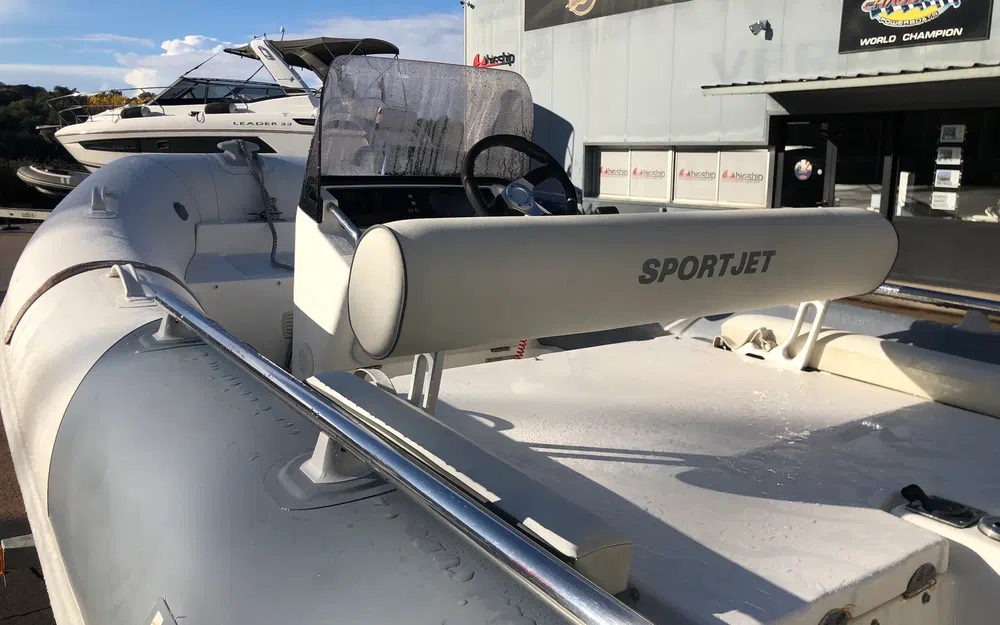 slider 8 Williams Performance Tenders Sportjet 400