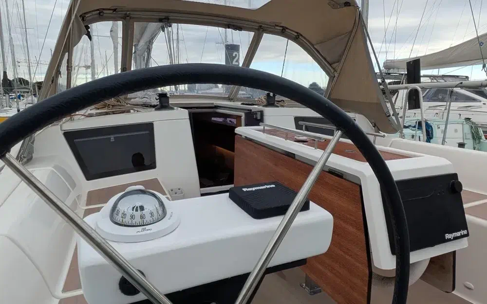 slider 16 Dufour 390 Grand Large