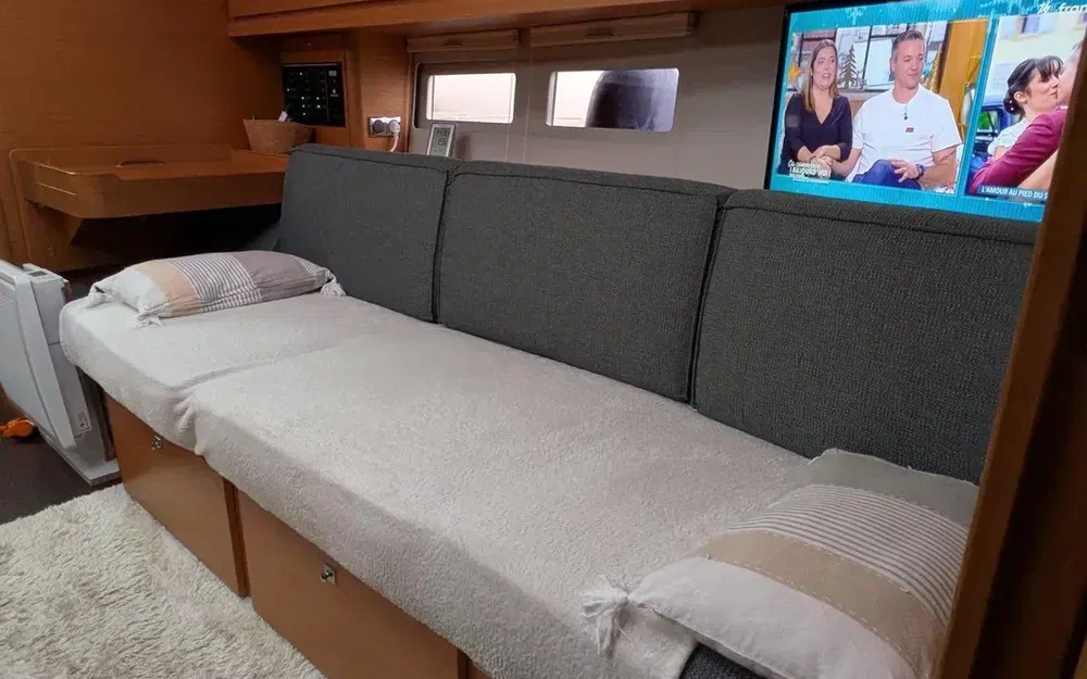 slider 8 Dufour 390 Grand Large