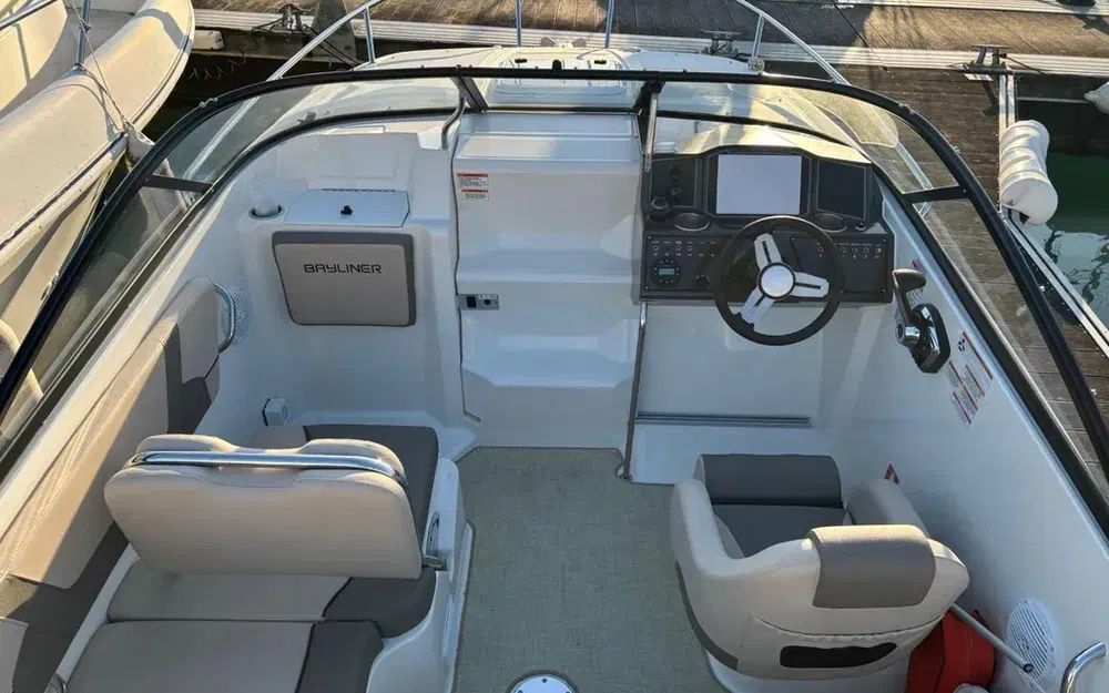 slider 9 Bayliner VR5 Cuddy OB