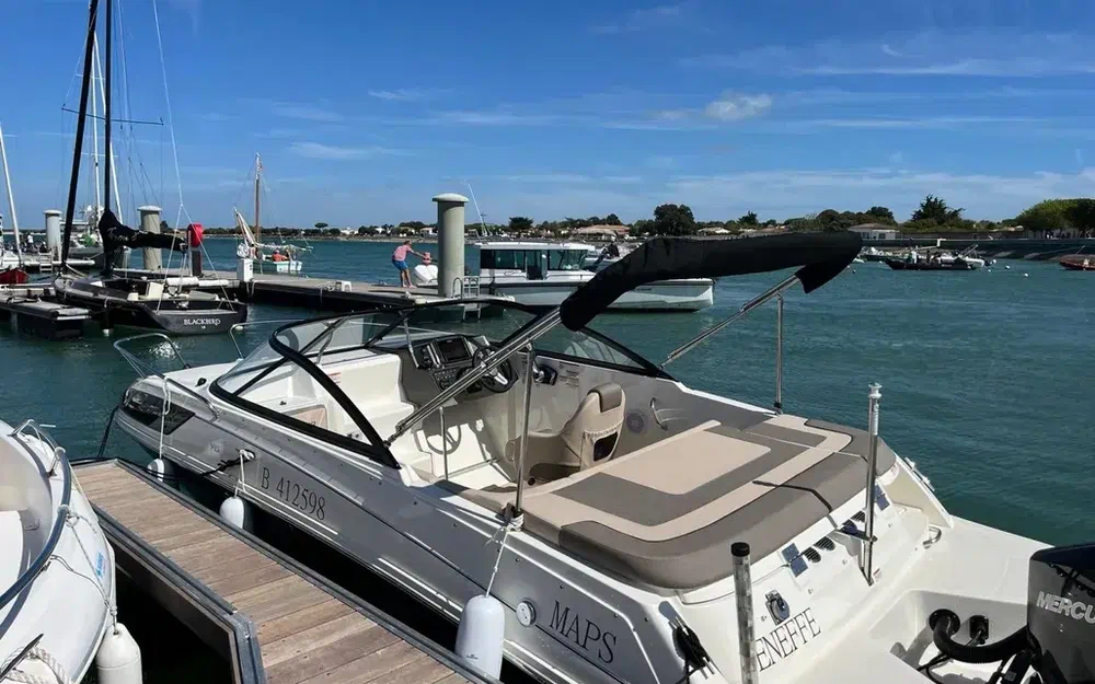 slider 0 Bayliner VR5 Cuddy OB