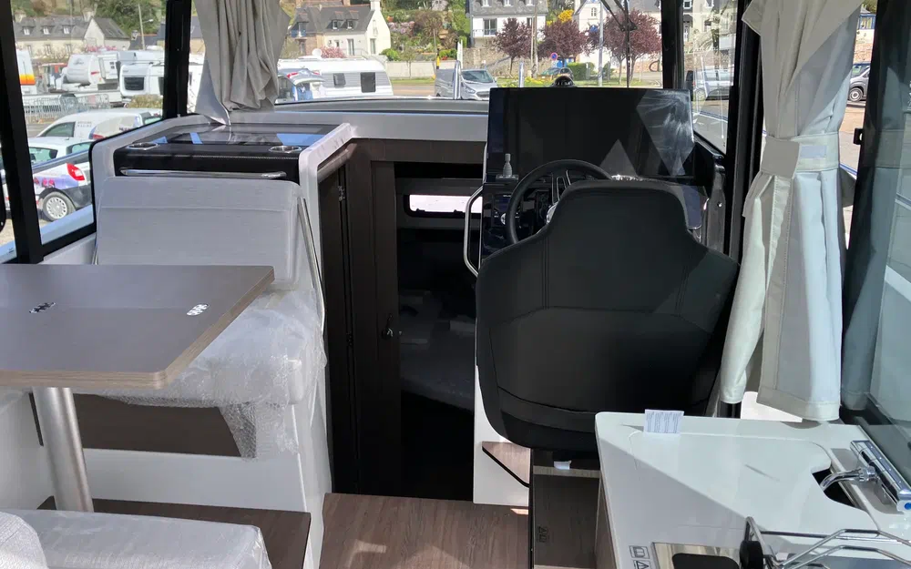 slider 5 Jeanneau MERRY FISHER 895 SPORT SERIE 2