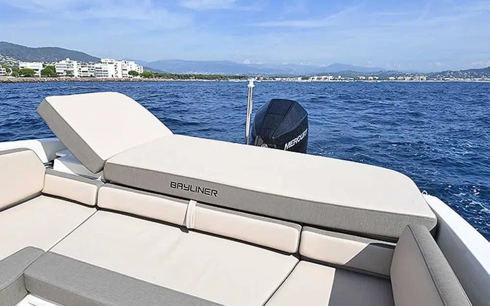 slider 12 Bayliner VR6 Cuddy