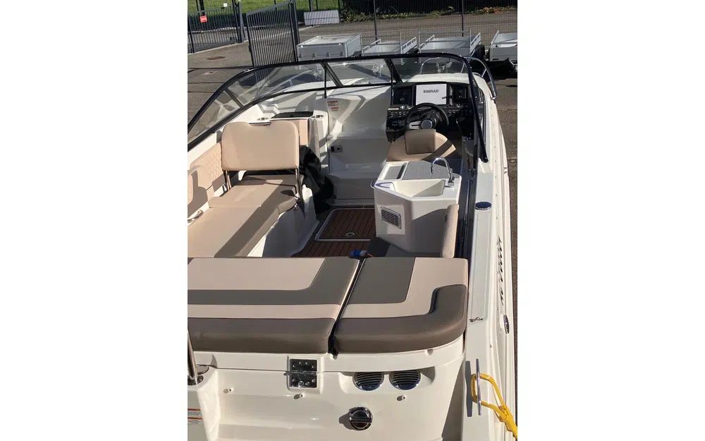 slider 6 Bayliner VR6 Cuddy