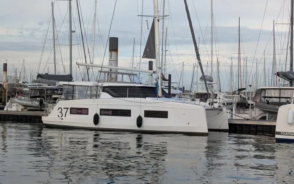 Aventura CatamaransA37