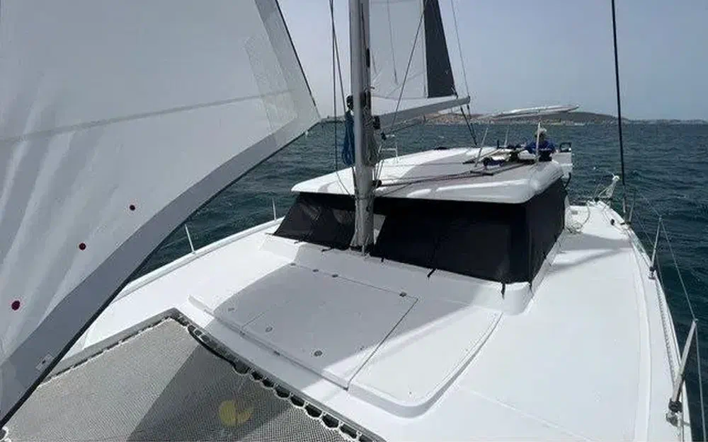 slider 1 Aventura Catamarans A37