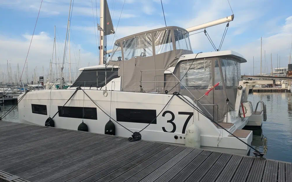 slider 29 Aventura Catamarans A37
