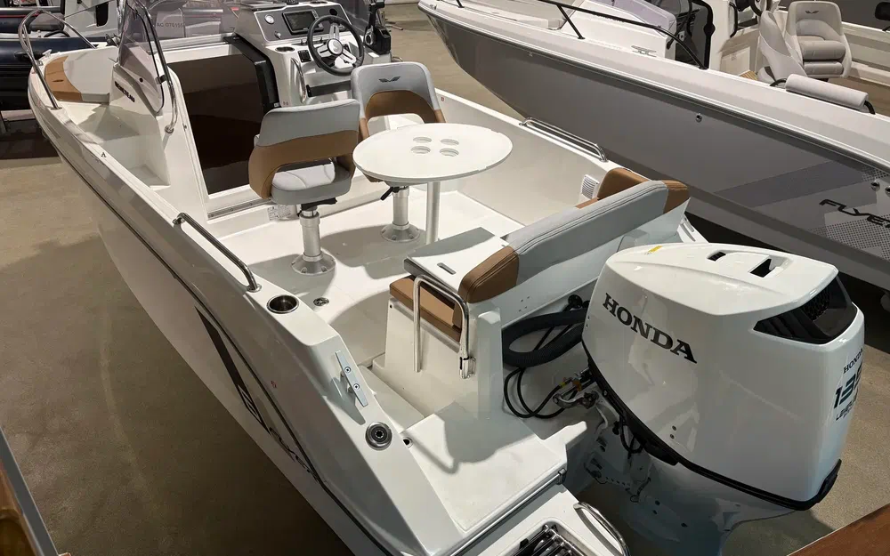slider 1 Beneteau Flyer 6 SUNdeck