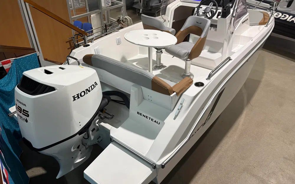 slider 2 Beneteau Flyer 6 SUNdeck