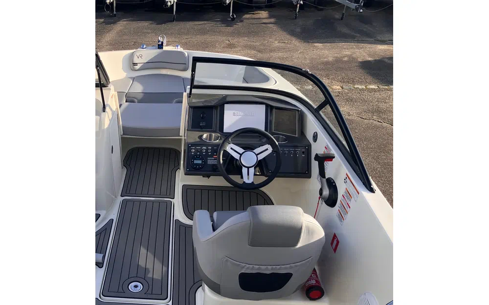 slider 8 Bayliner VR5E