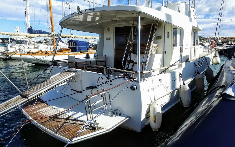 slider 1 Beneteau Swift Trawler 42