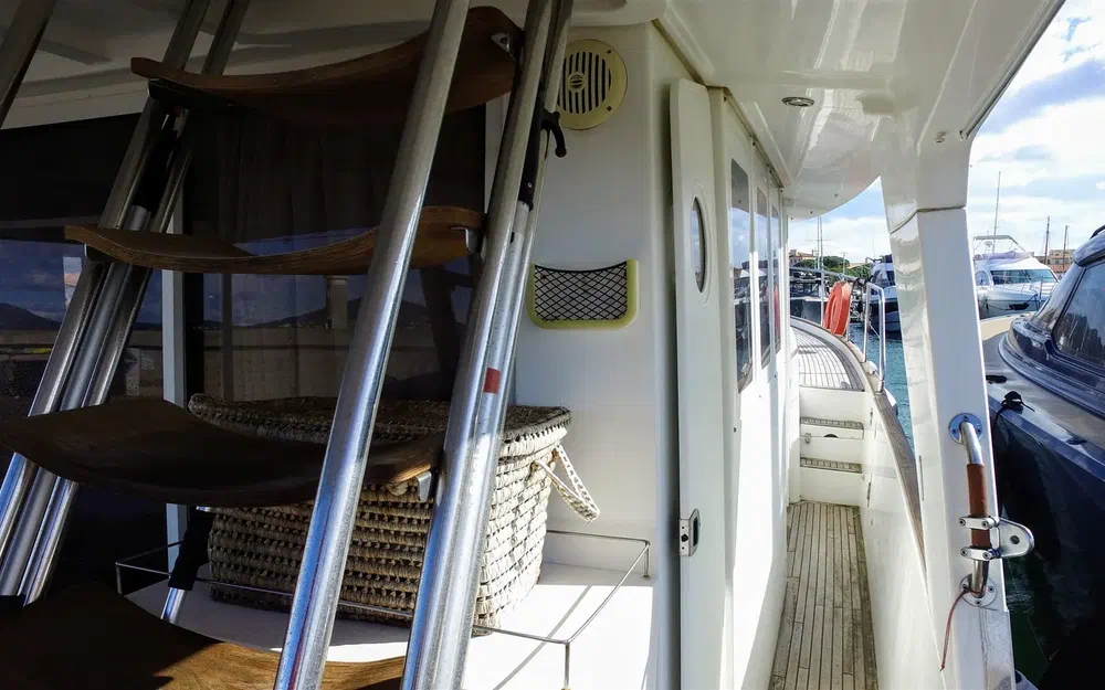 slider 3 Beneteau Swift Trawler 42