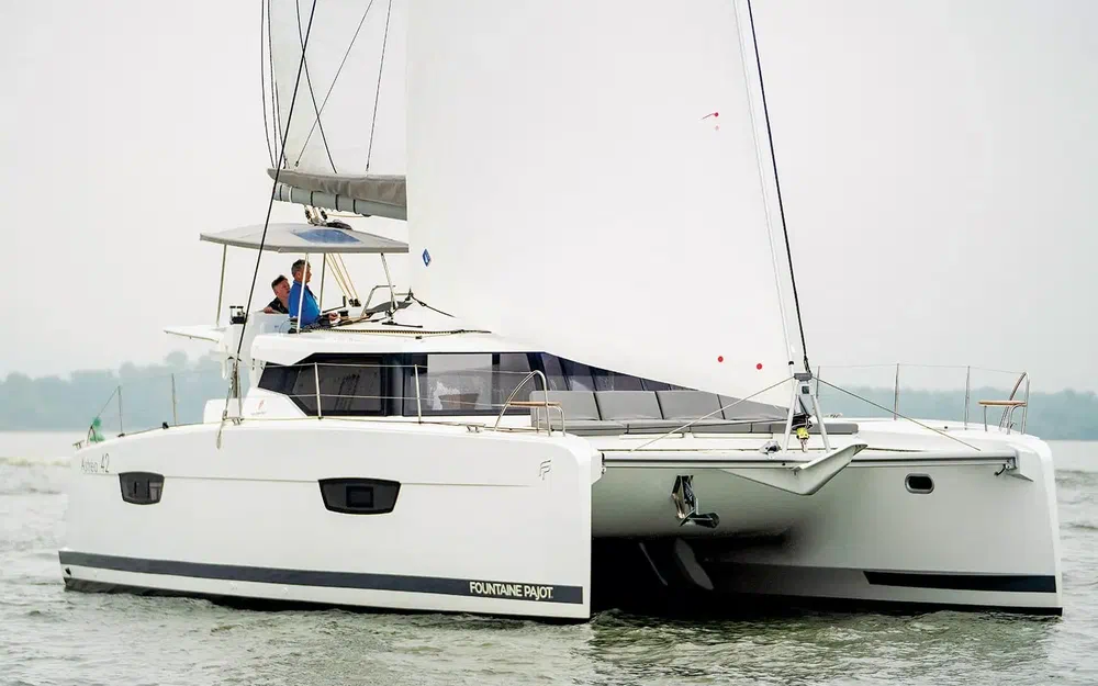 slider 0 Fountaine Pajot Astrea 42