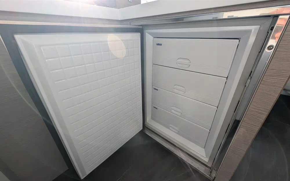 slider 9 Fountaine Pajot Astrea 42