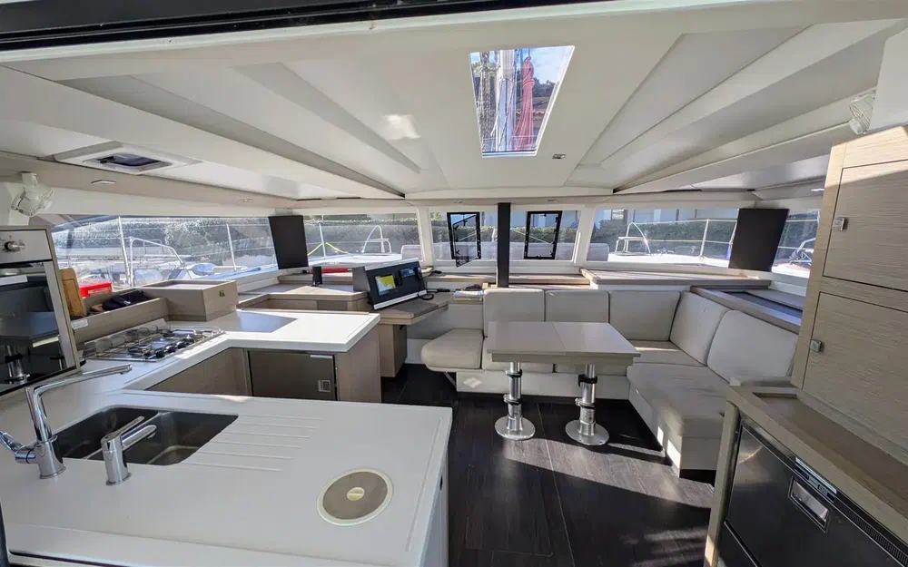 slider 12 Fountaine Pajot Astrea 42