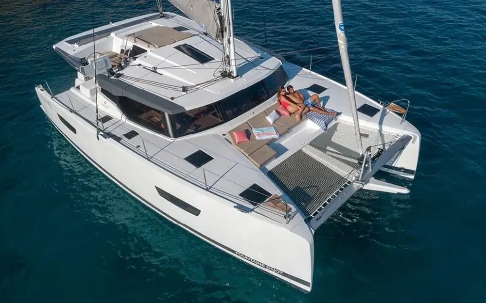 slider 1 Fountaine Pajot Astrea 42
