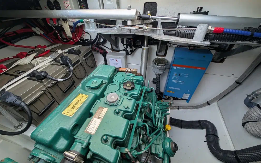 slider 22 Fountaine Pajot Astrea 42