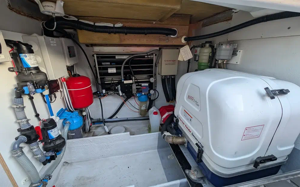 slider 23 Fountaine Pajot Astrea 42