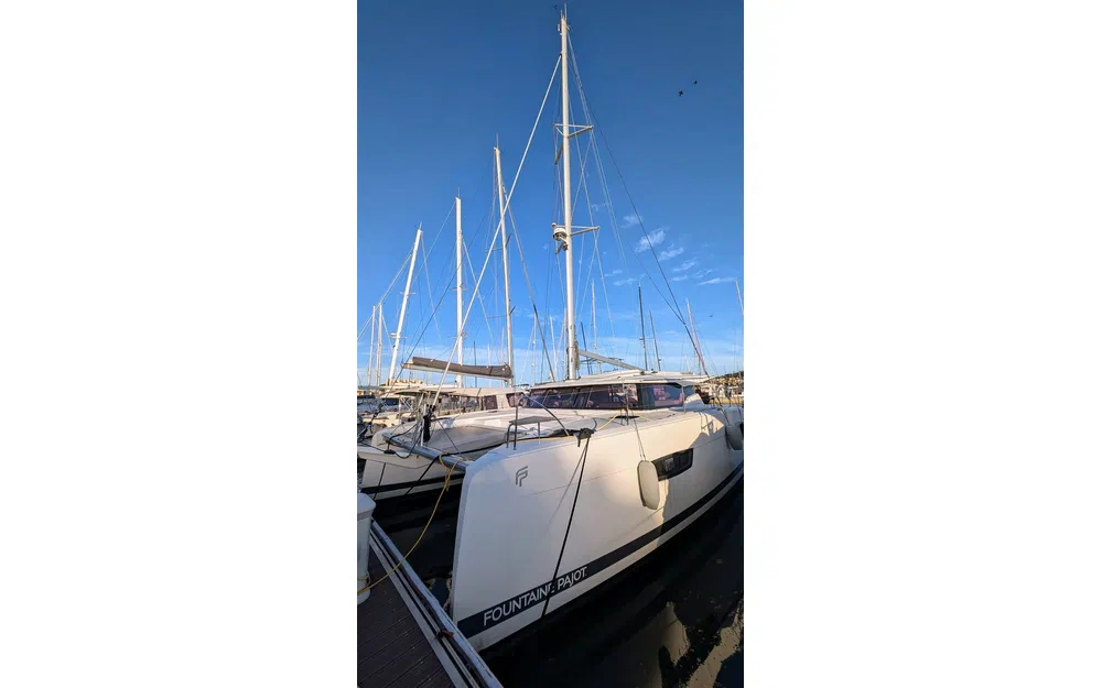 slider 2 Fountaine Pajot Astrea 42