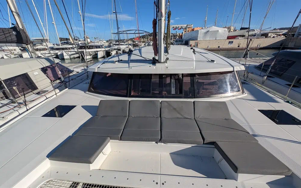 slider 3 Fountaine Pajot Astrea 42