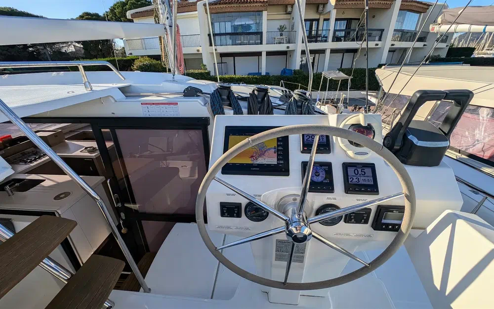 slider 4 Fountaine Pajot Astrea 42