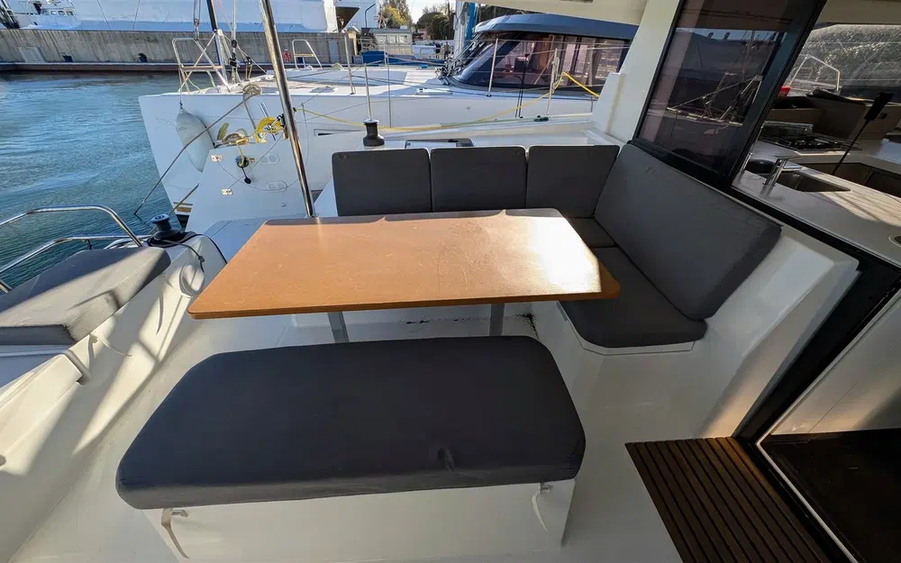 slider 5 Fountaine Pajot Astrea 42
