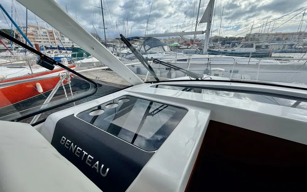 slider 12 Beneteau Antares 9 OB