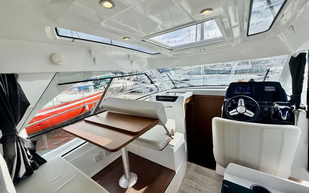 slider 6 Beneteau Antares 9 OB