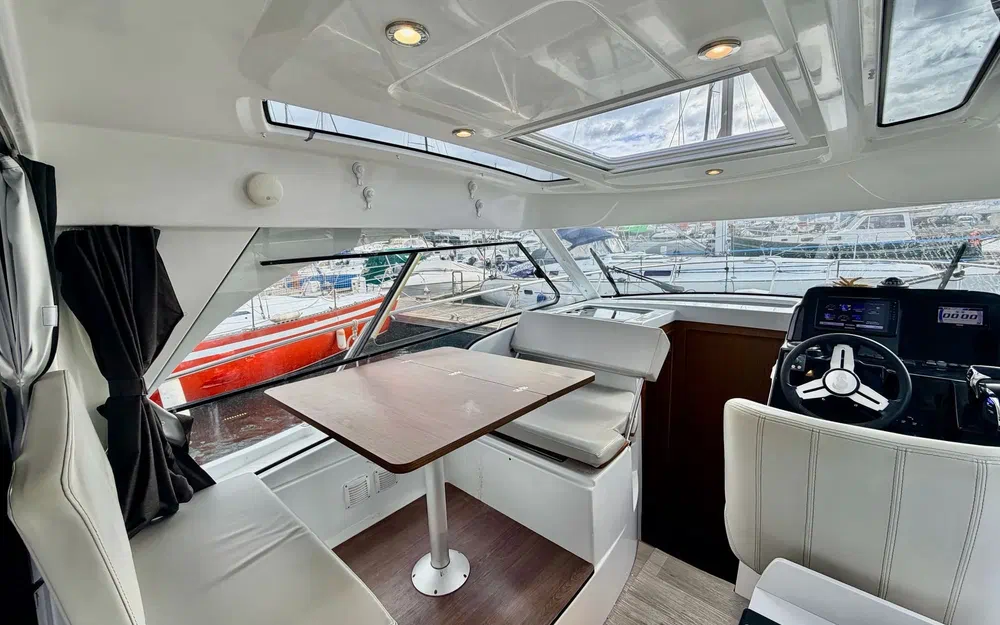 slider 7 Beneteau Antares 9 OB