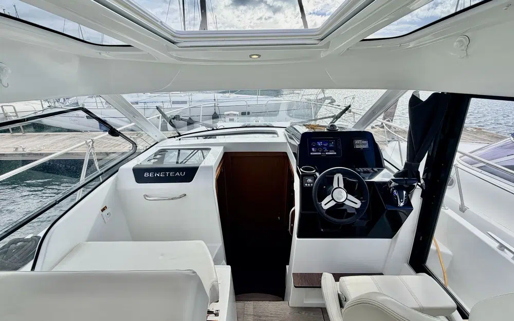 slider 10 Beneteau Antares 9 OB