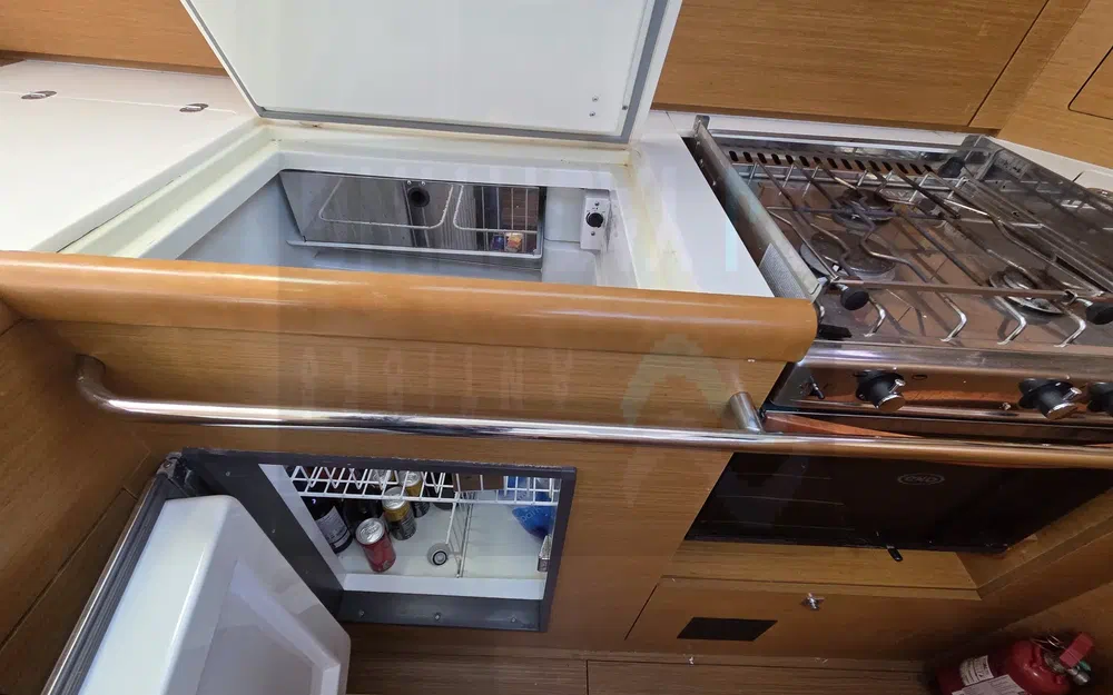 slider 18 Jeanneau Sun Odyssey 45 DS