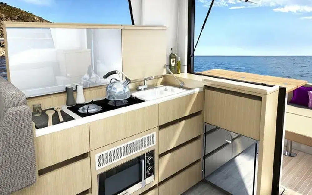 slider 9 Sealine C335