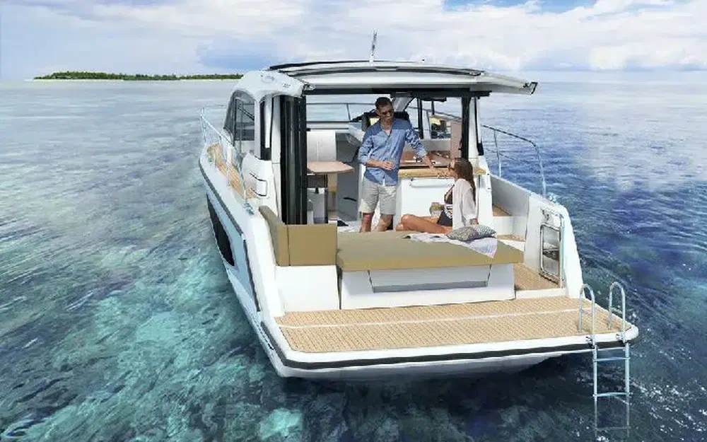 slider 1 Sealine C335