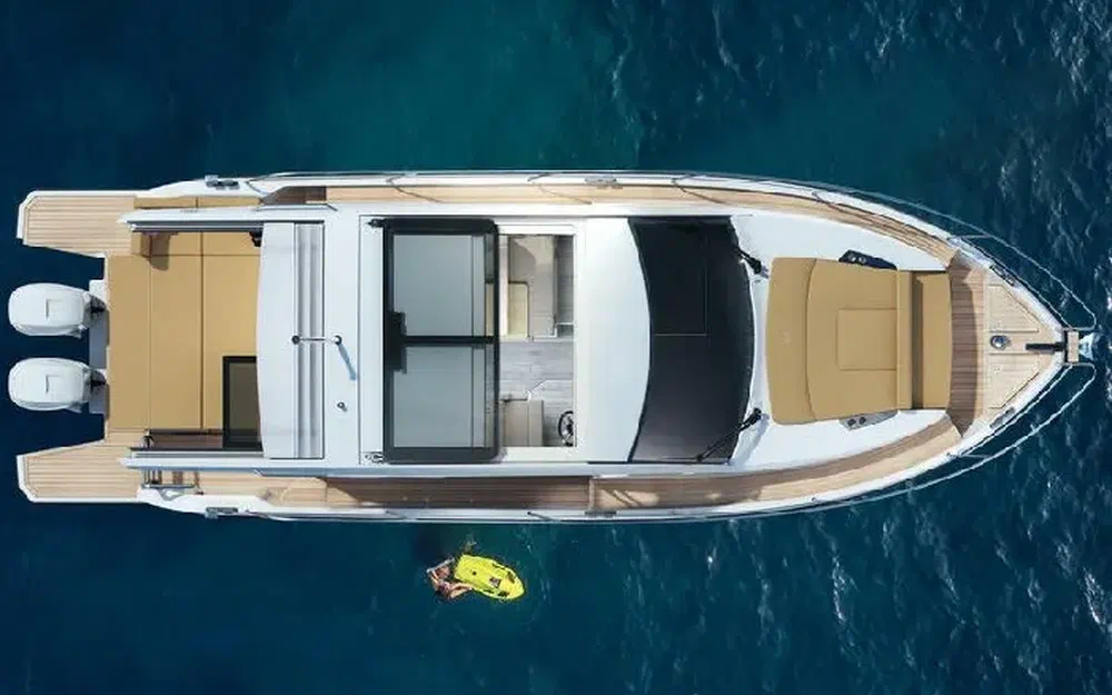 slider 2 Sealine C335