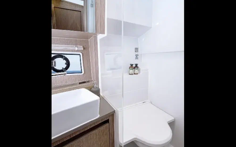 slider 5 Sealine C335